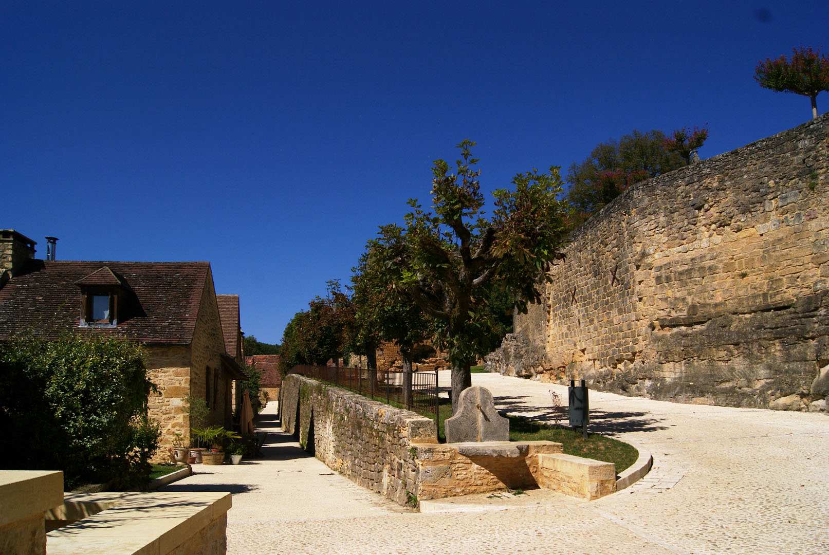 atelier Coq agence architecture architecte Sarlat Dordogne réalisation paysage Bourg Monfort 2013 DSC00419 psg