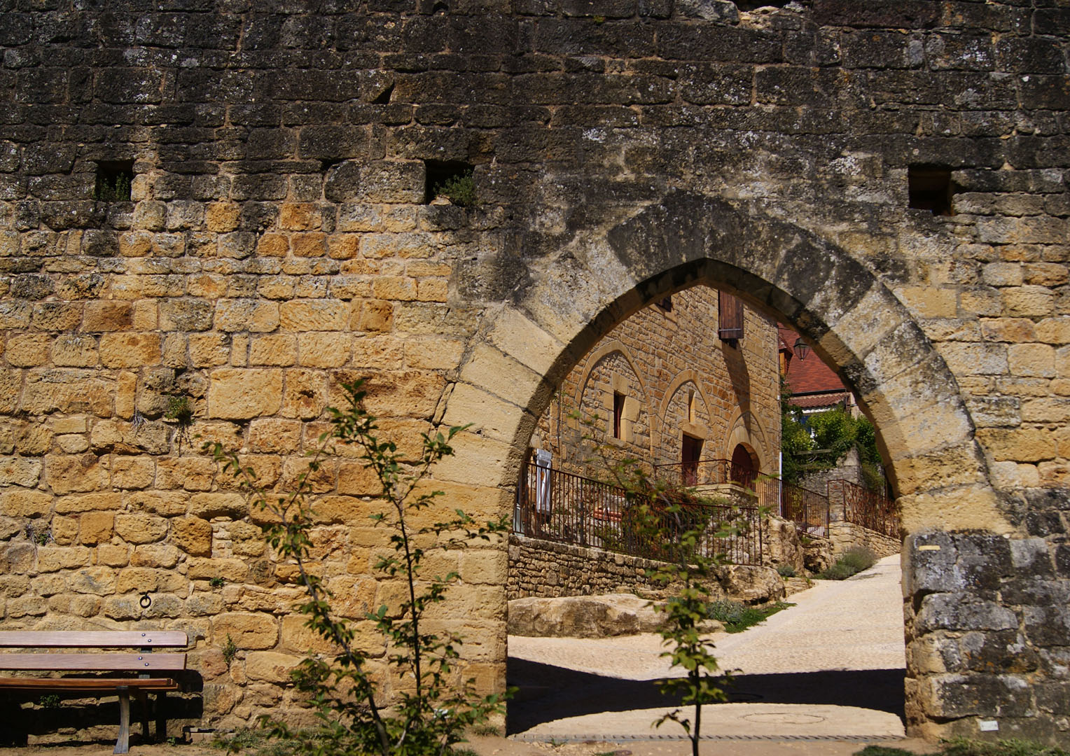 atelier Coq agence architecture architecte Sarlat Dordogne réalisation paysage Valorisation rue bastide domme 2017 Porte de la Combe psg